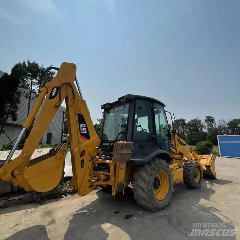 CAT 420 F Товарач със заден ексватор
