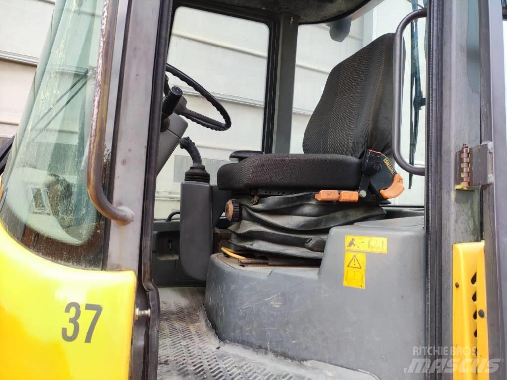 Volvo L 30 B Колесни товарачи