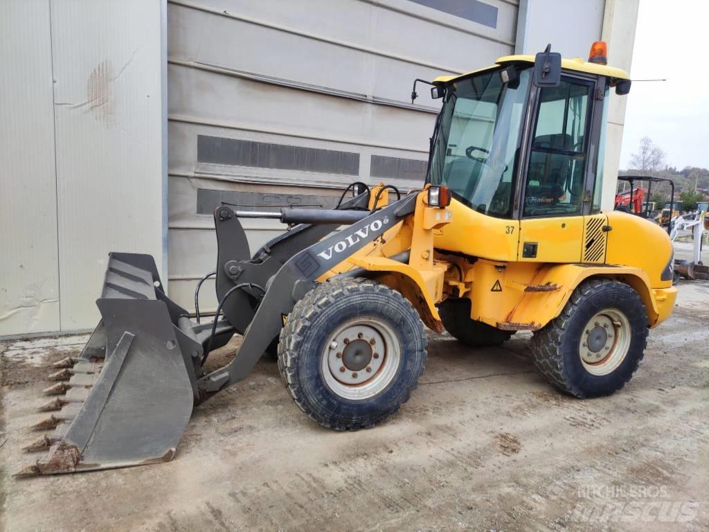 Volvo L 30 B Колесни товарачи