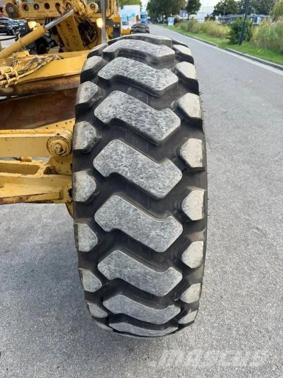 CAT 140H Грейдери