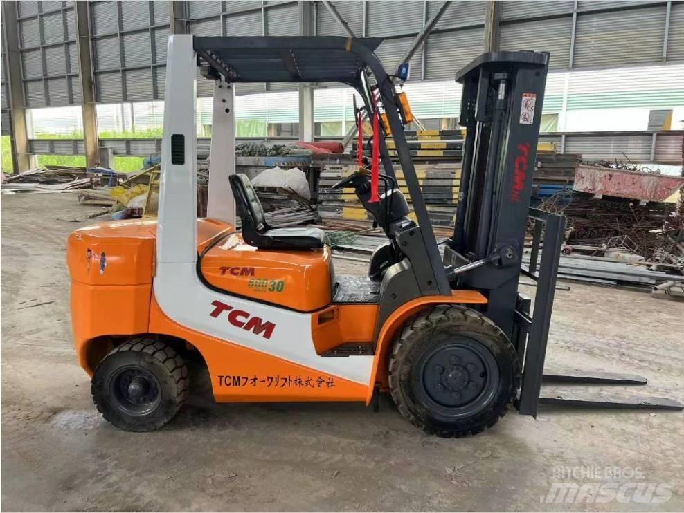 TCM FD 30 Дизелови камиони