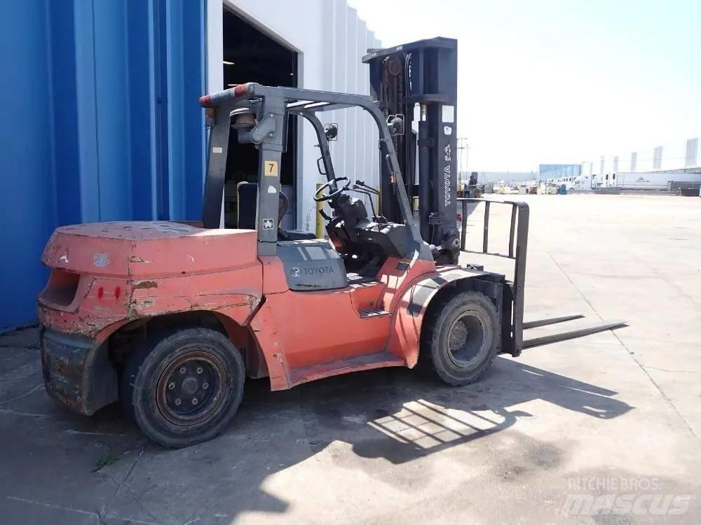 Toyota 8FD70U Вилични кари-повдигачи - други