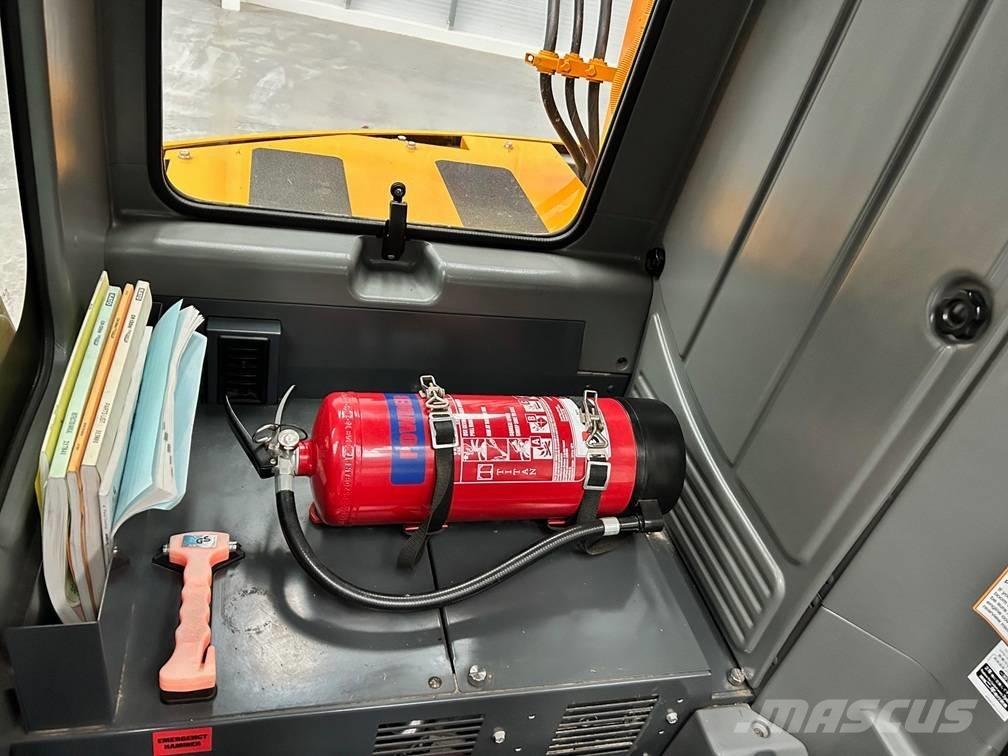 Kato CR-130Ri Всъдеходни кранове