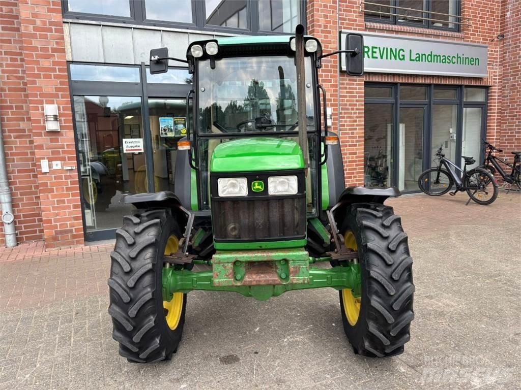 John Deere 5510 Трактори