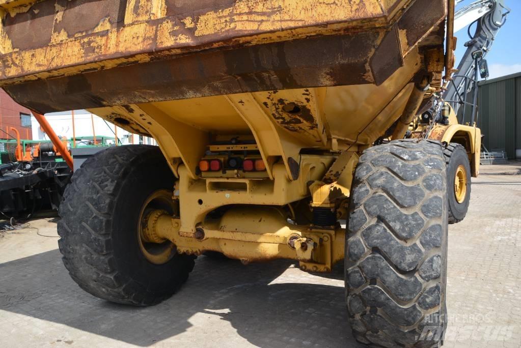 CAT 735 Дъмпери/моторни превозни средства