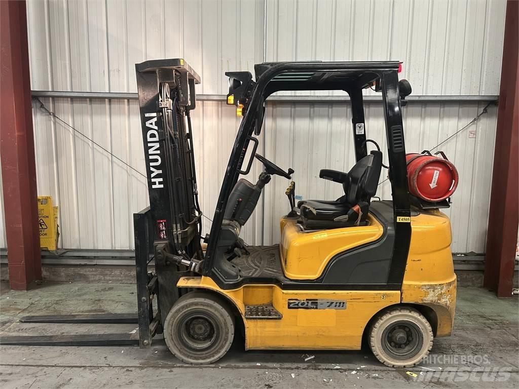 Hyundai 20L-7M Камиони с АГУ