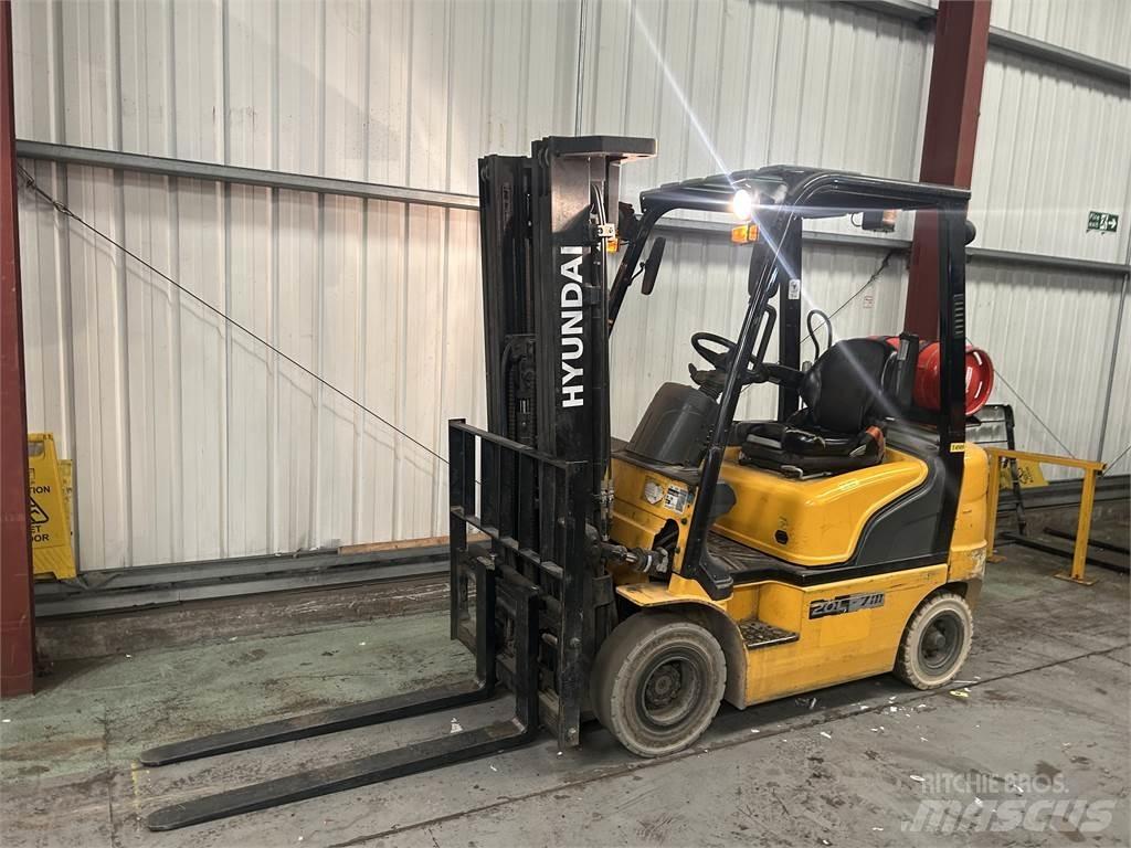 Hyundai 20L-7M Камиони с АГУ