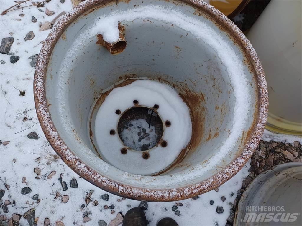 Valmet 820 24x22,5 Гуми