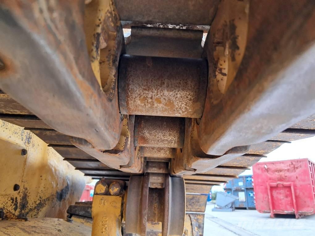 Komatsu D61PXI-24E0 Верижни булдозери
