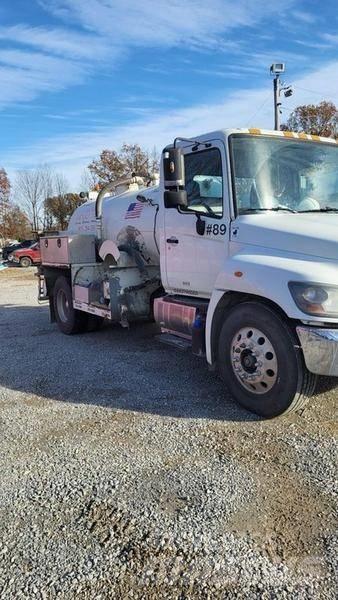 Hino Toilet Truck Цистерна