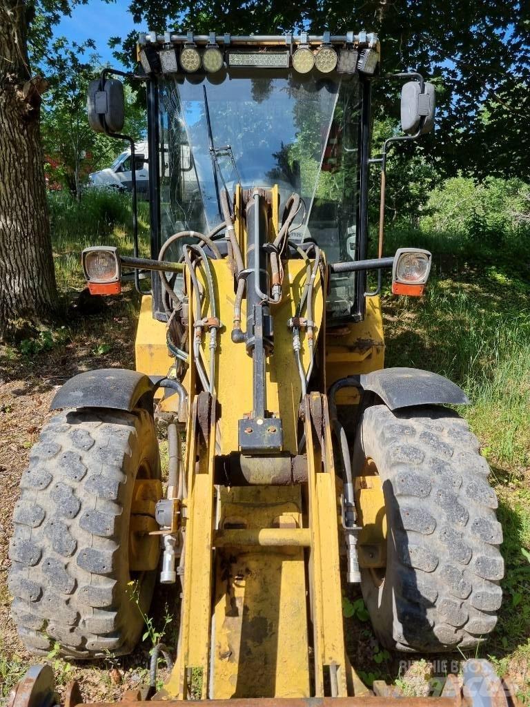 CAT 906 Колесни товарачи