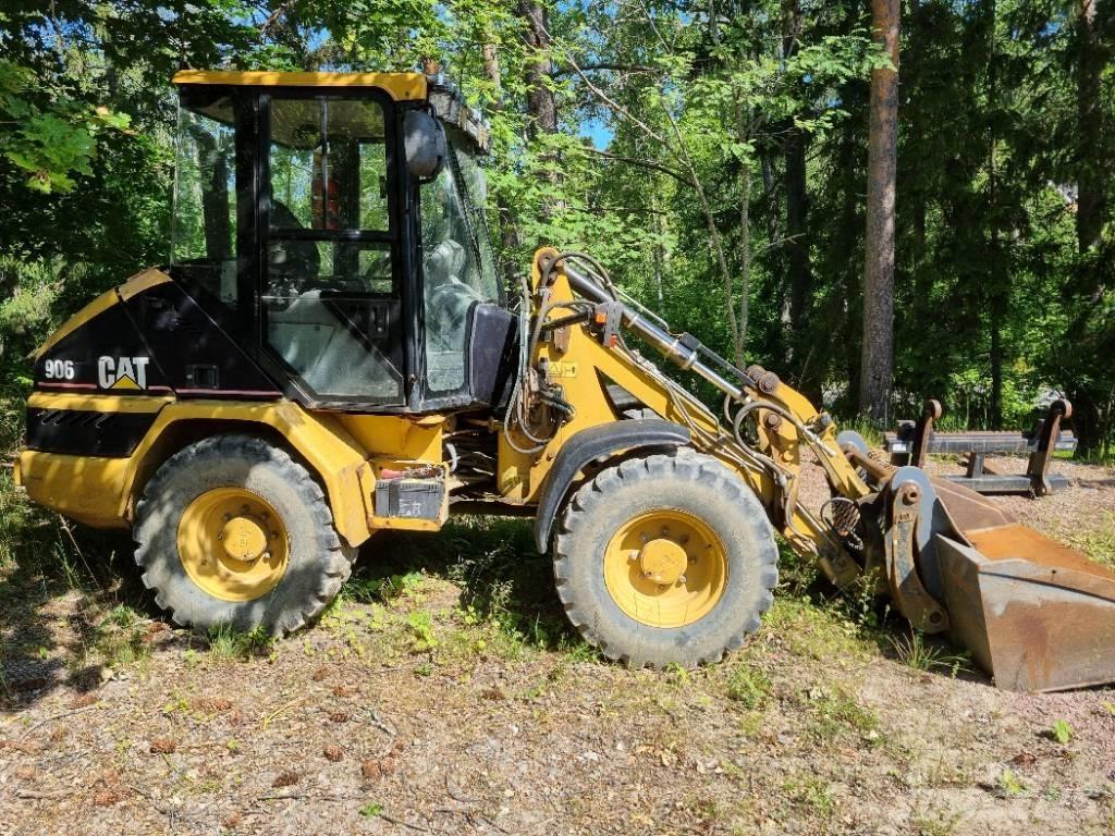 CAT 906 Колесни товарачи