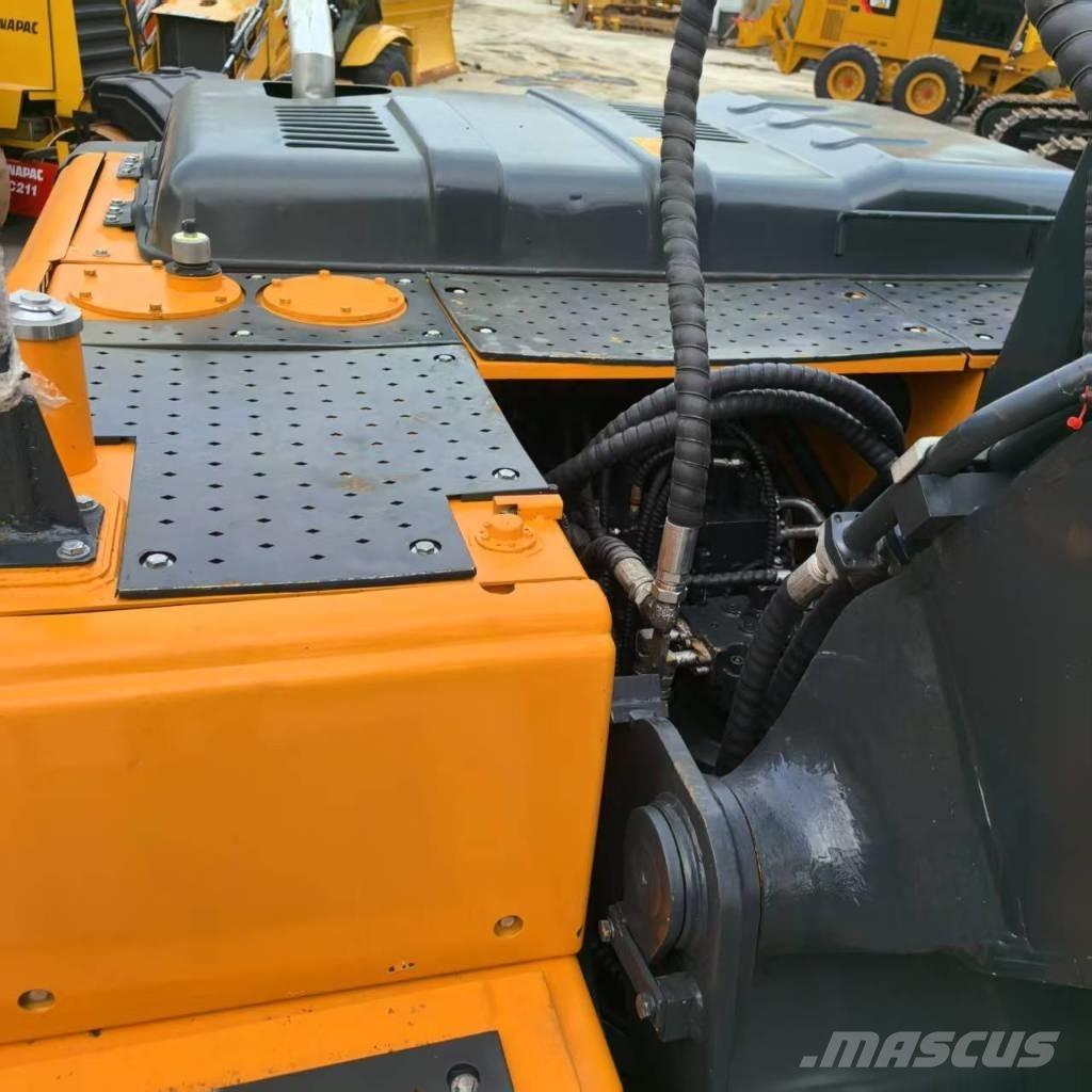 Hyundai r220lc-9s Средни екскаватори 7т - 12т