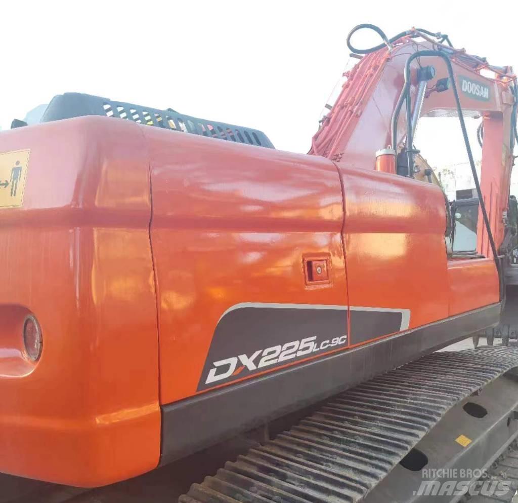 Doosan DX 225 Верижен екскаватор