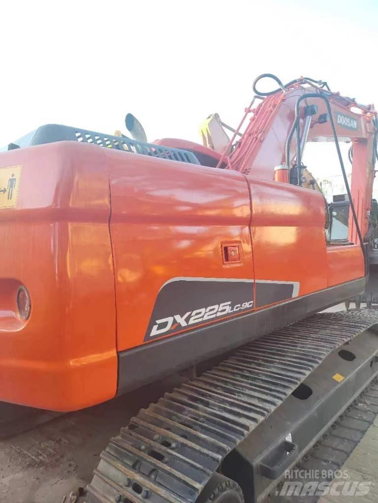 Doosan DX 225 Верижен екскаватор