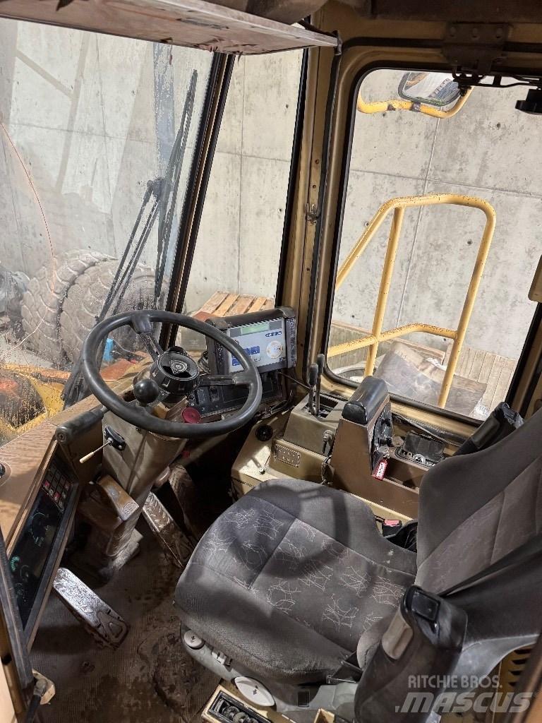 CAT 980 F Колесни товарачи