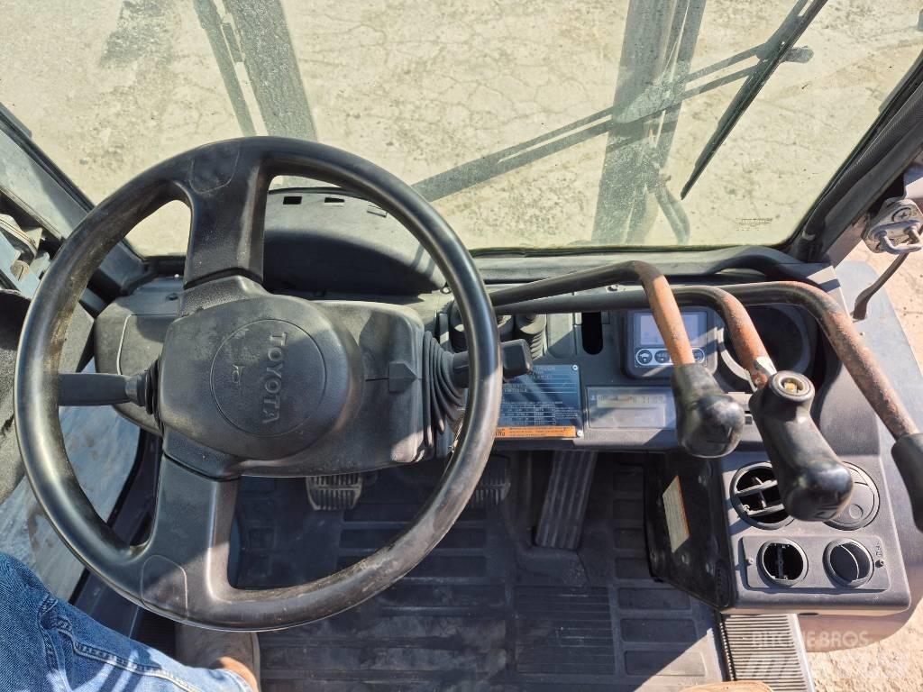 Toyota 8 FGU 30 Вилични кари-повдигачи - други