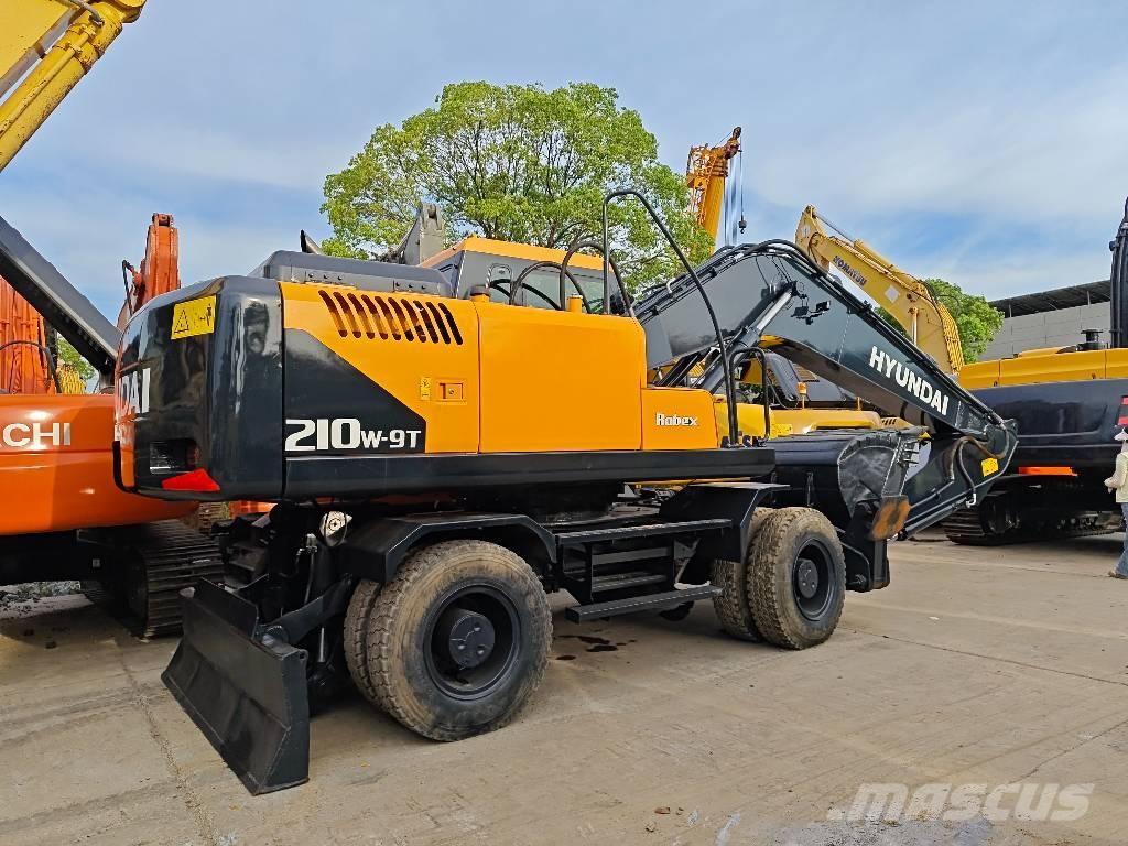 Hyundai R210W-9 Колесни екскаватори