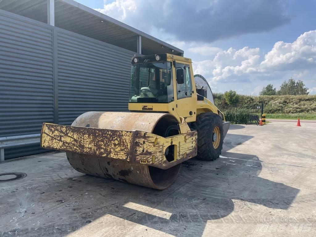 Bomag BW 216 DH-4 Еднобарабанни ролки
