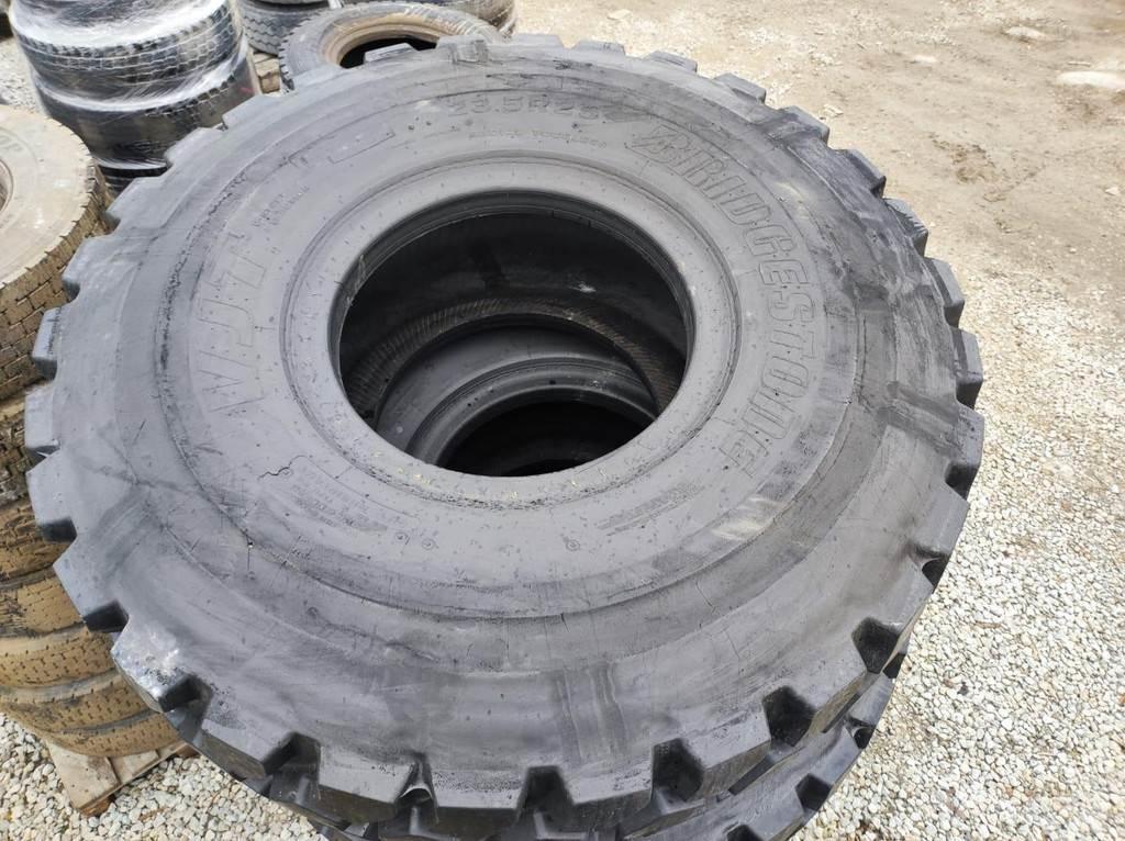  23.5 R25 tires Гуми
