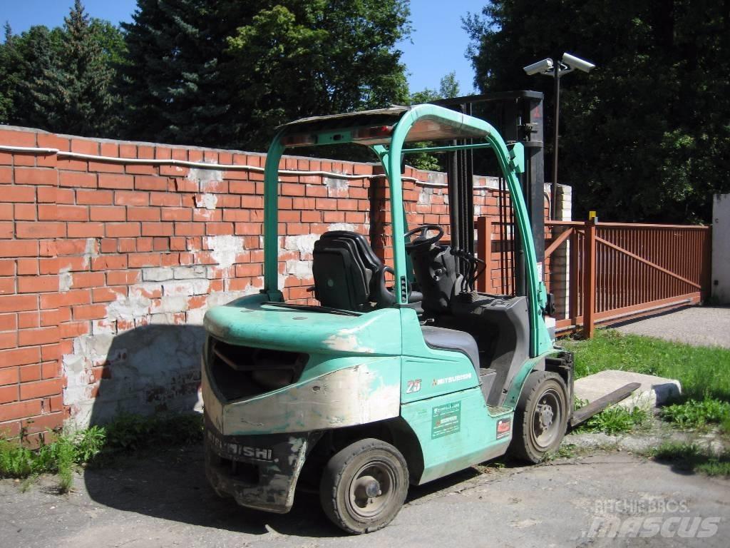 Mitsubishi FD25N Дизелови камиони