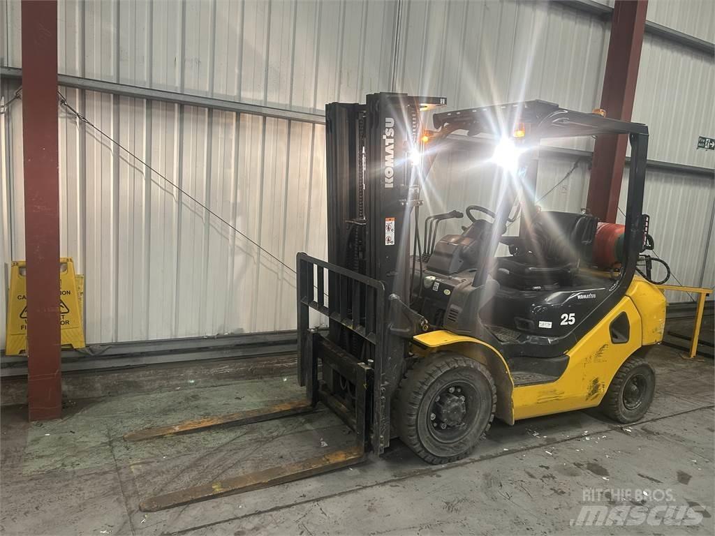 Komatsu FG25HT-17 Камиони с АГУ