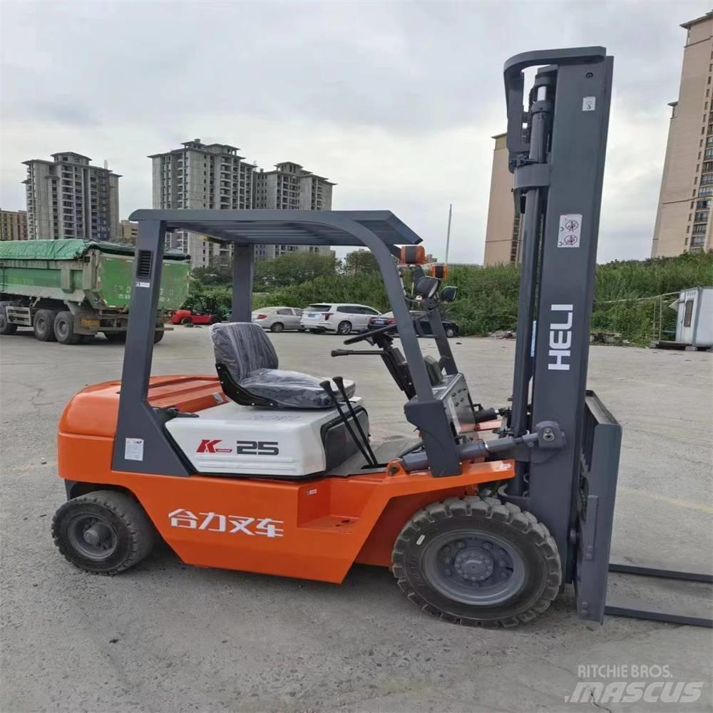Heli CPC 25 Дизелови камиони