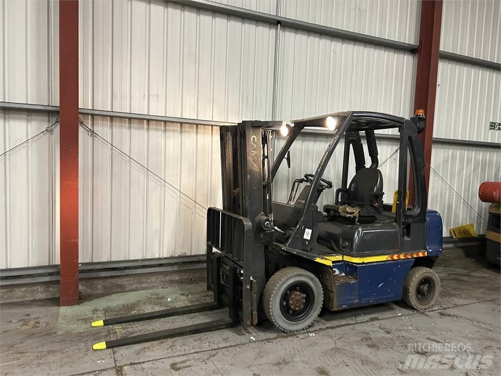 Nissan Y1D2A25Q Дизелови камиони