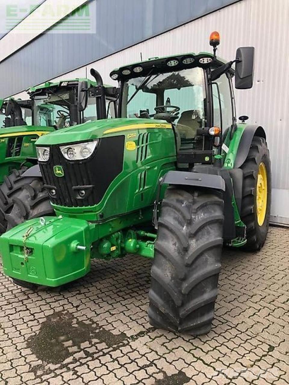 John Deere 6215r Трактори
