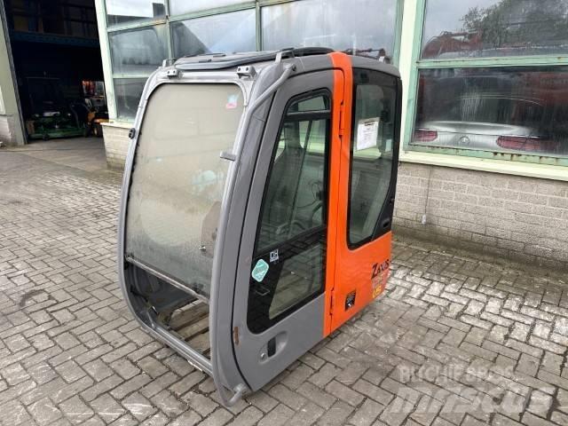 Hitachi Zaxis Кабина