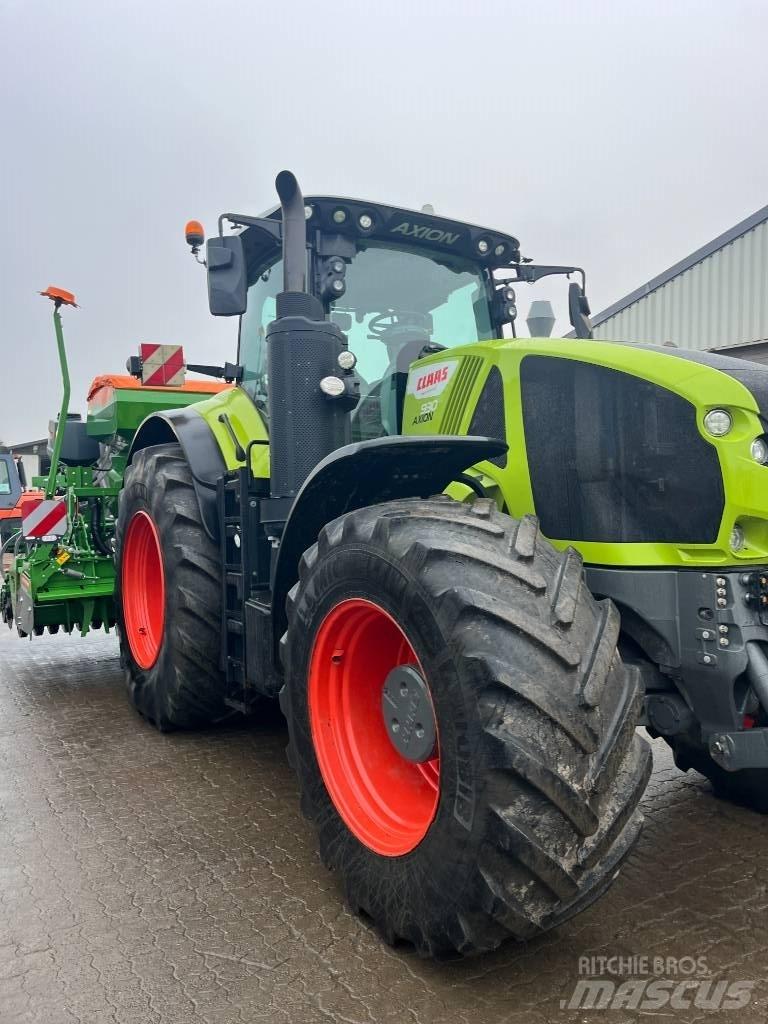 CLAAS Axion 930 Трактори