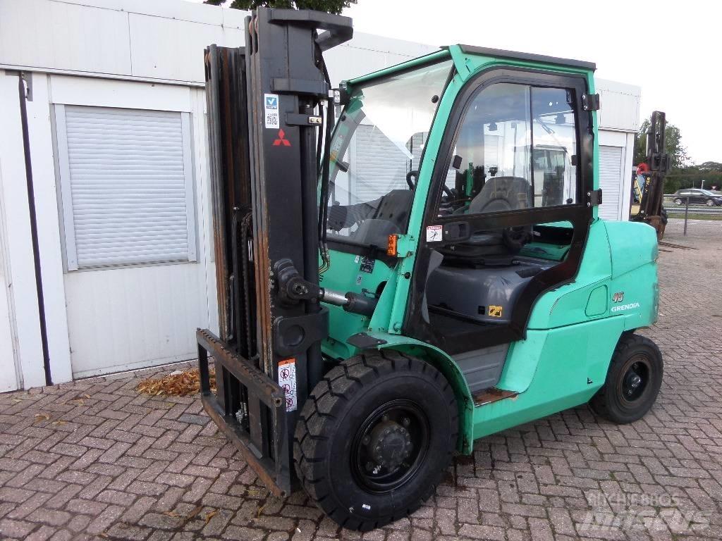 Mitsubishi FD45NT Дизелови камиони