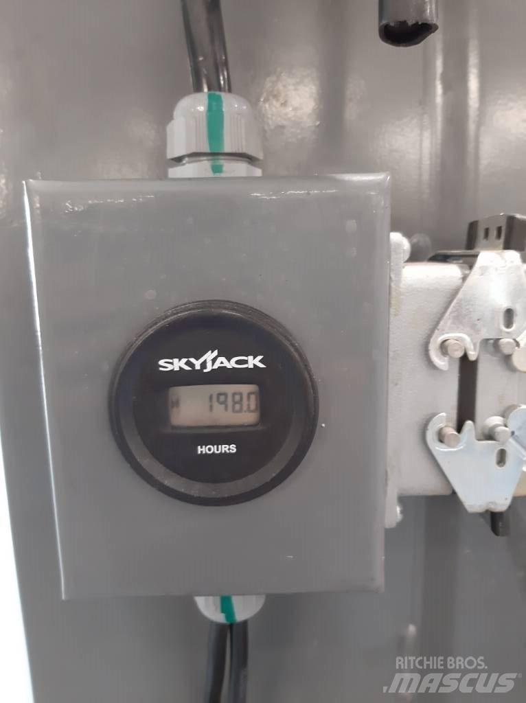 SkyJack SJ 16 Вертикални мачтови повдигачи
