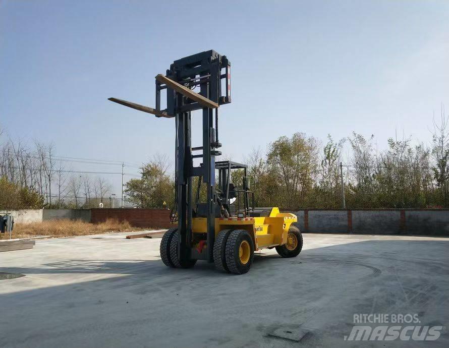 Komatsu FD 200 Дизелови камиони