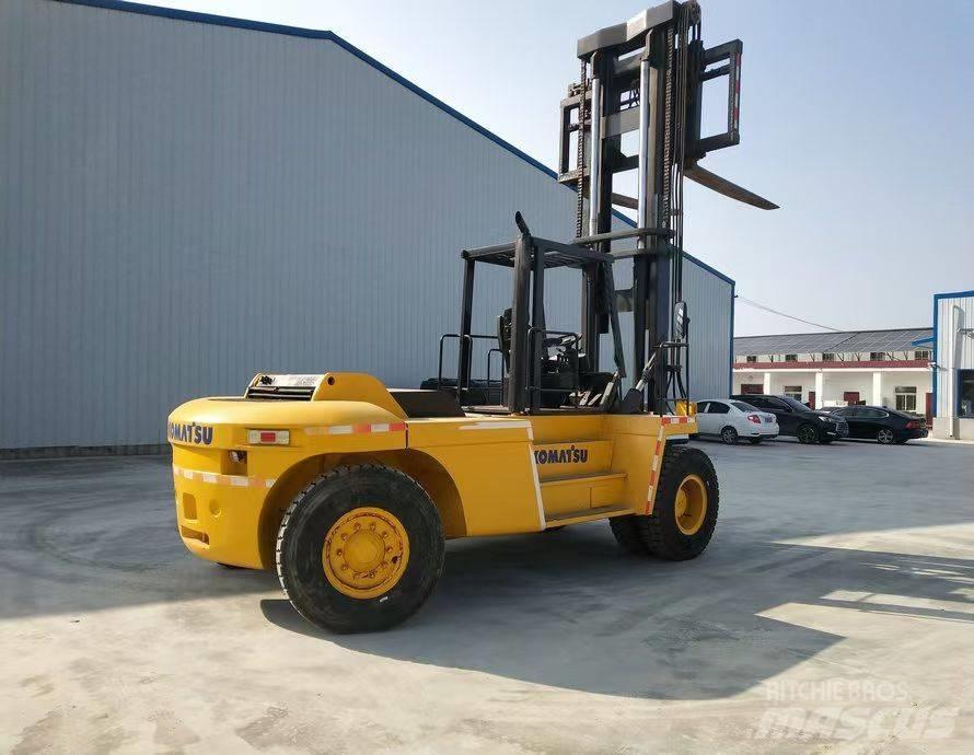 Komatsu FD 200 Дизелови камиони
