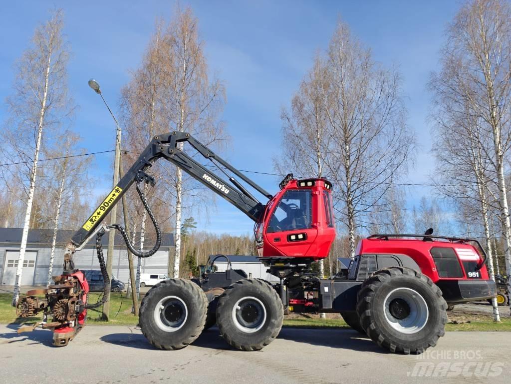 Komatsu 951 Харвестери