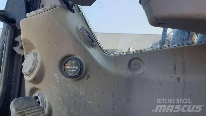 Volvo EW 210 C Колесни екскаватори
