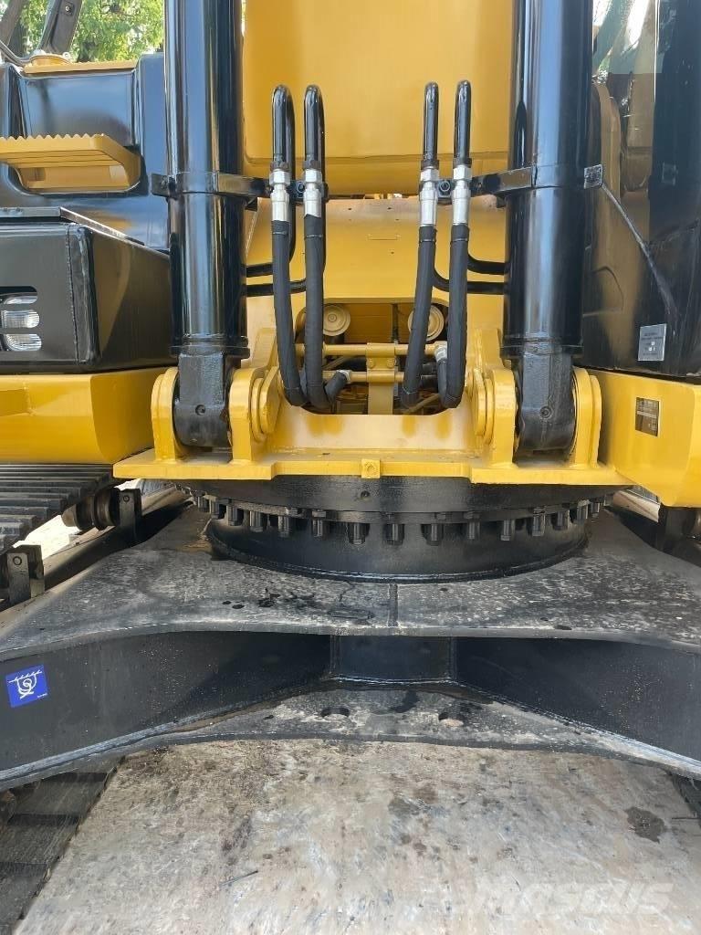 CAT 330 Средни екскаватори 7т - 12т