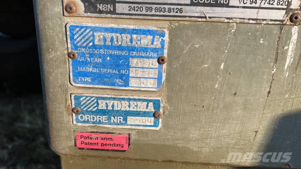 Hydrema 806 Товарач със заден ексватор