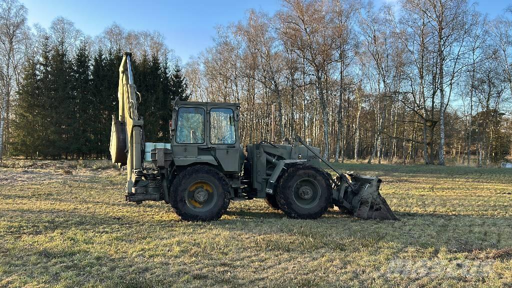 Hydrema 806 Товарач със заден ексватор