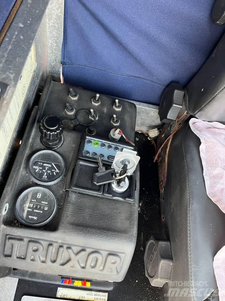 Truxor 4700 Бутащи се косачки