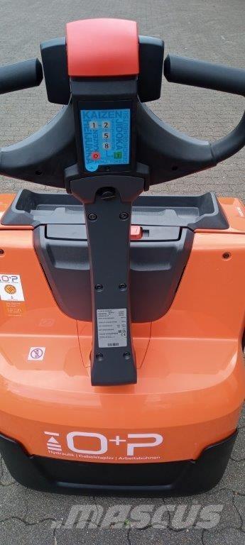 Toyota LWE 200 Колички високоповдигачи с теглич