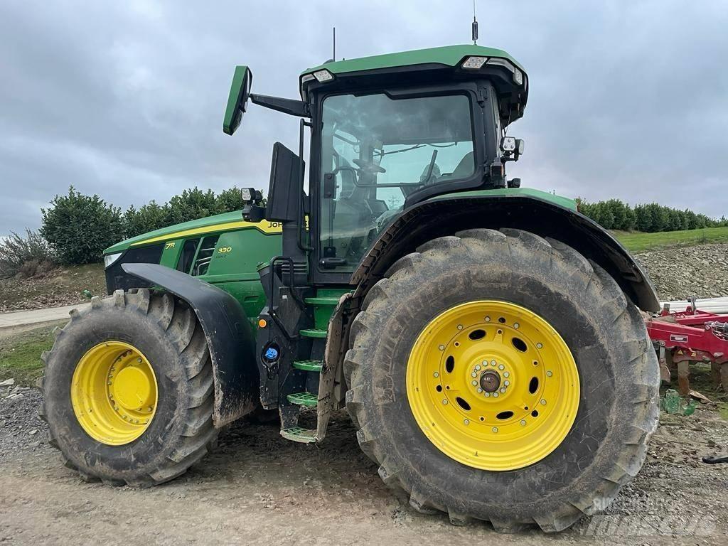 John Deere 7R 330 Трактори