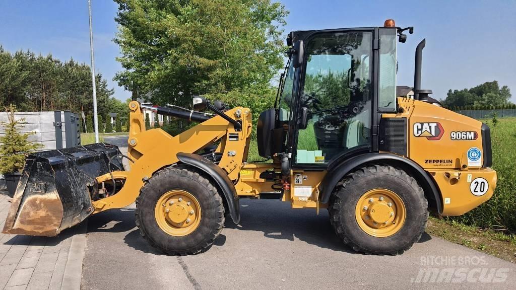 CAT 906M Колесни товарачи