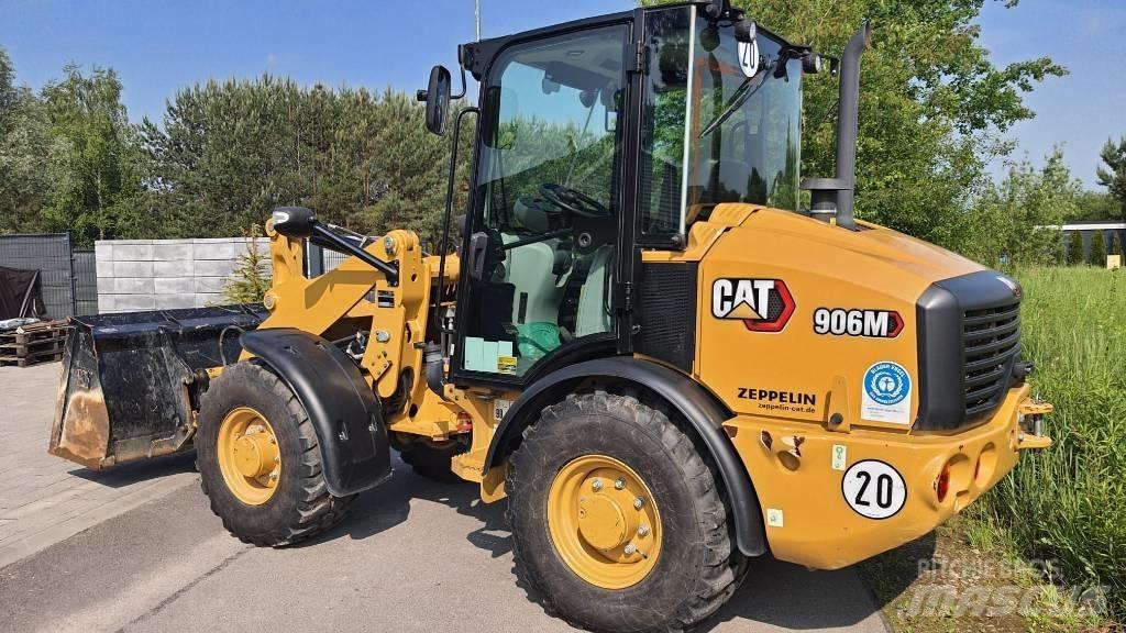 CAT 906M Колесни товарачи