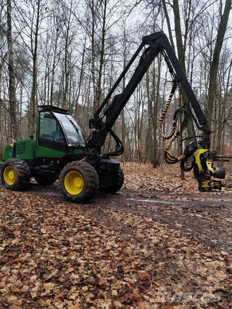 John Deere 770 Харвестери