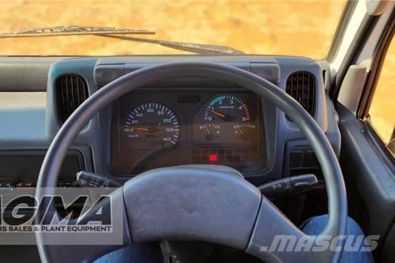 Nissan UD40 Други