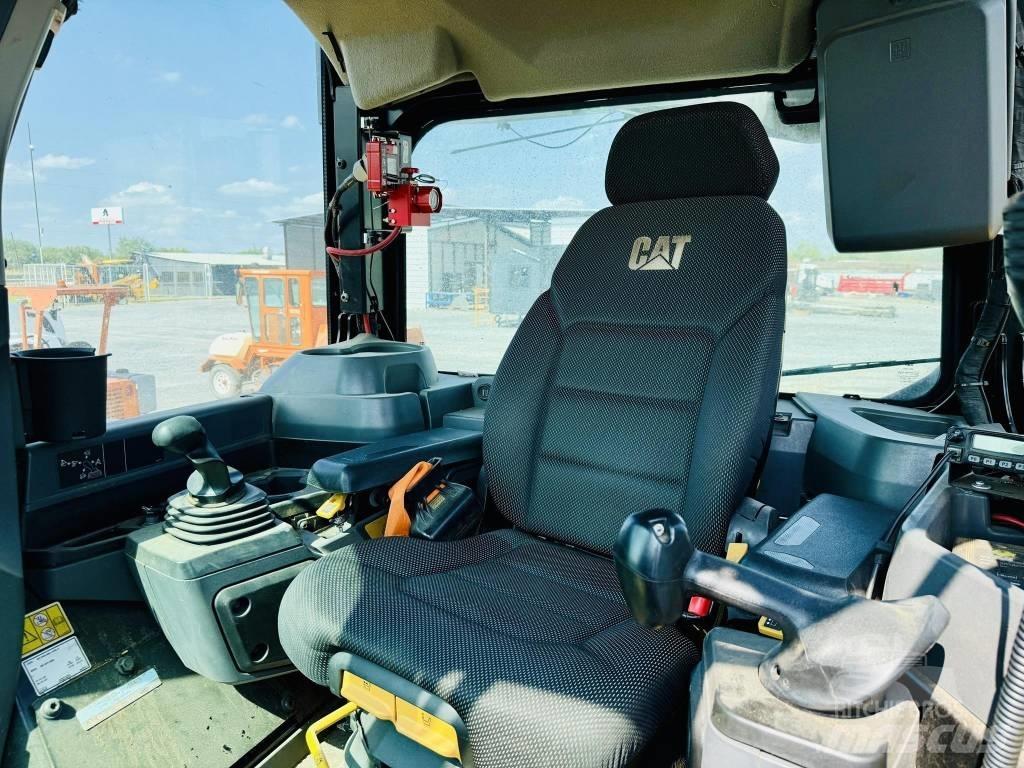 CAT D 7 Верижни булдозери
