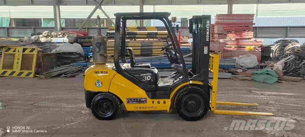 Komatsu FD 30 T-17 Дизелови камиони