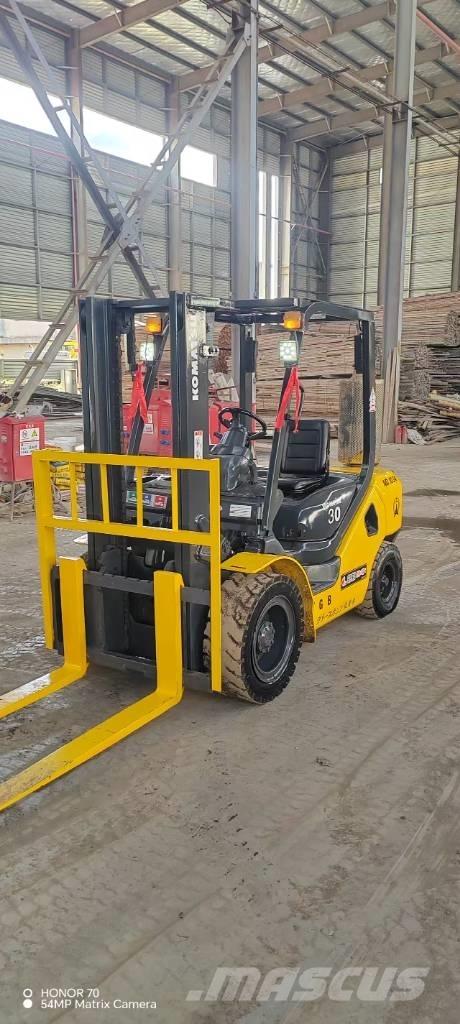 Komatsu FD 30 T-17 Дизелови камиони